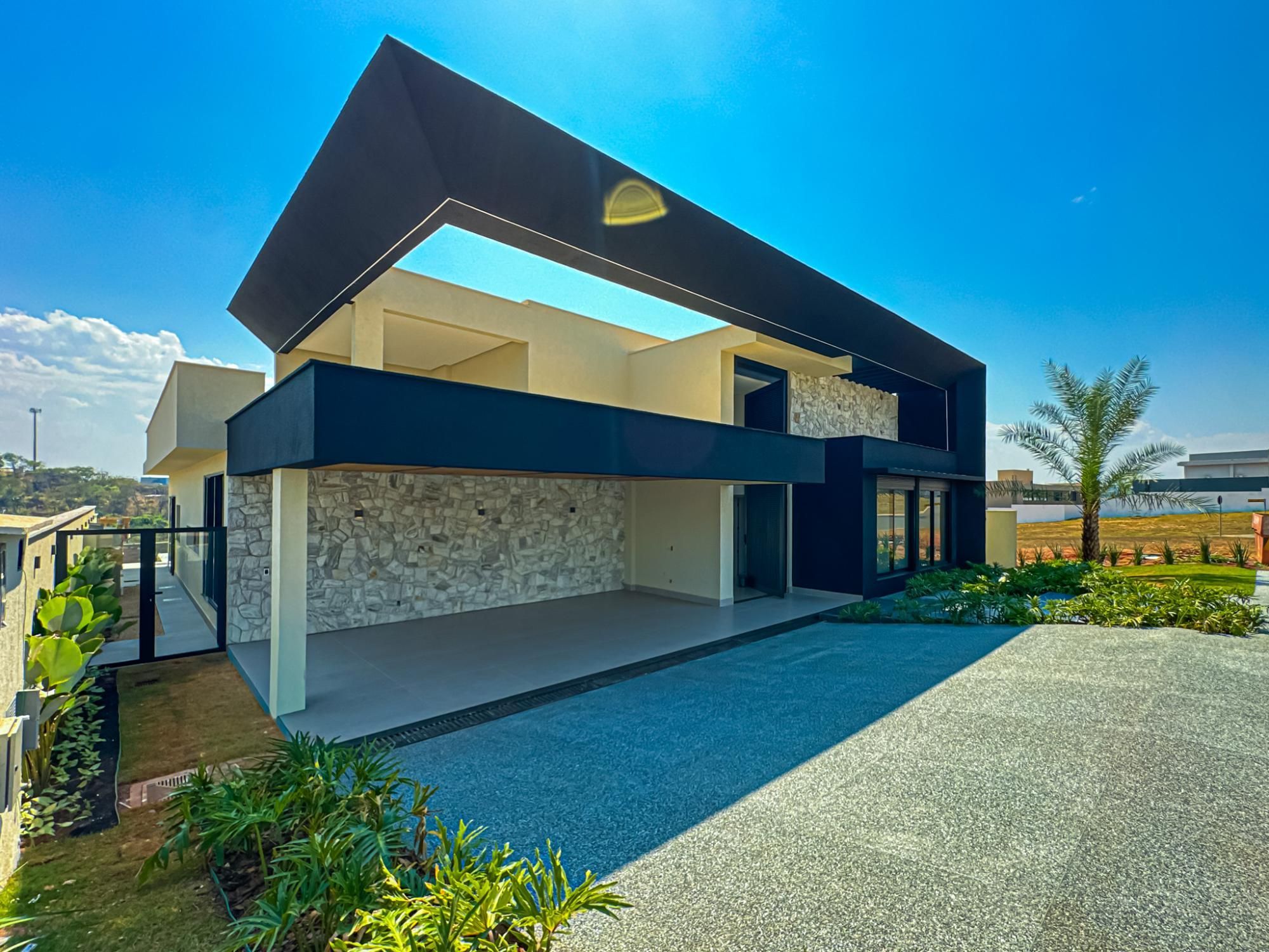 Casa térrea à venda no Plateau D'Or Privilege com 4 suítes e 380 m² — foto 1