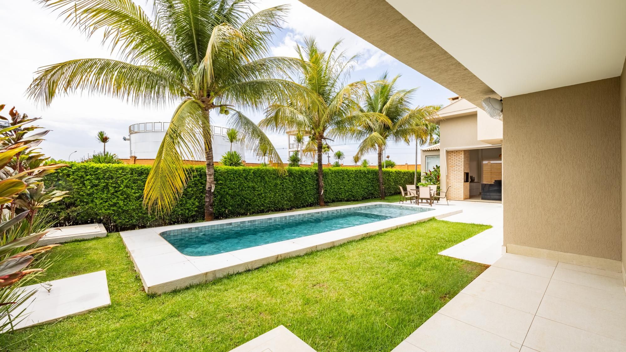 Casa térrea com 4 suítes, piscina aquecida e projeto integrado à natureza — foto 1