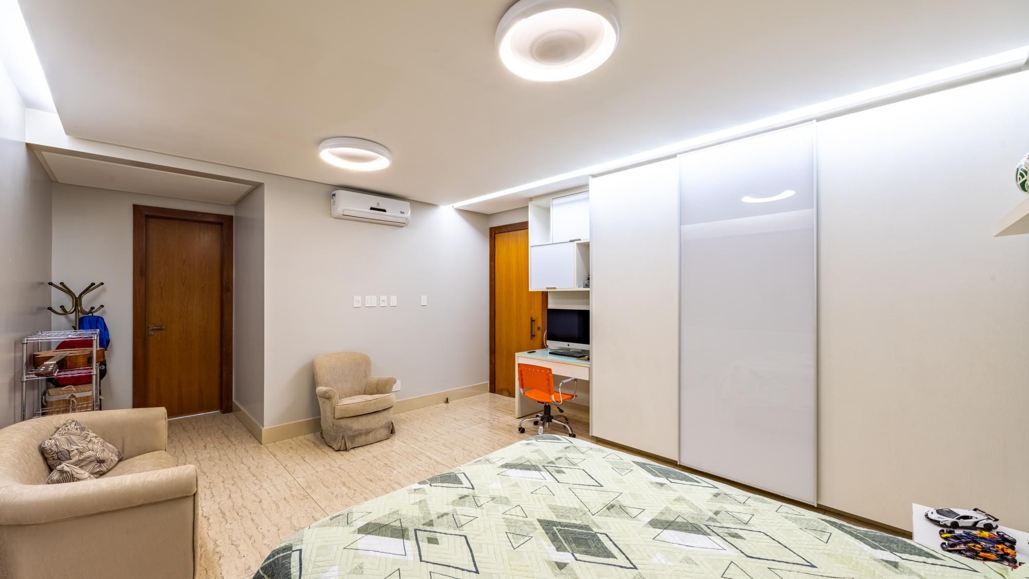 Casa para aluguel no Alphaville Araguaia com 5 suítes e lazer completo