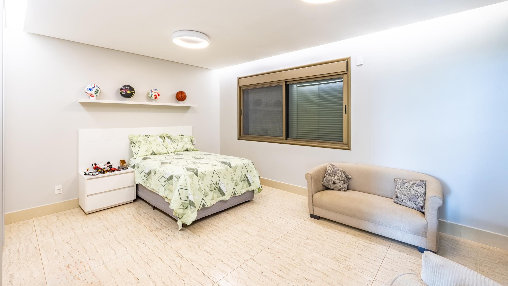 Casa para aluguel no Alphaville Araguaia com 5 suítes e lazer completo