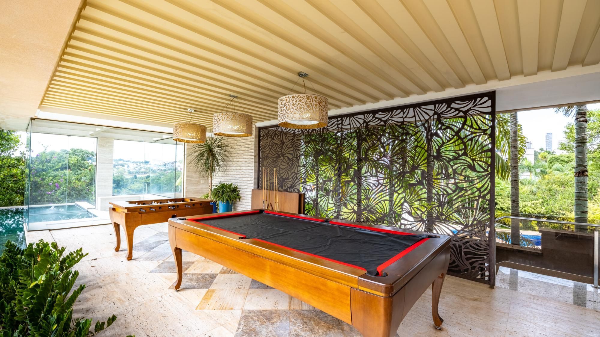Casa para aluguel no Alphaville Araguaia com 5 suítes e lazer completo