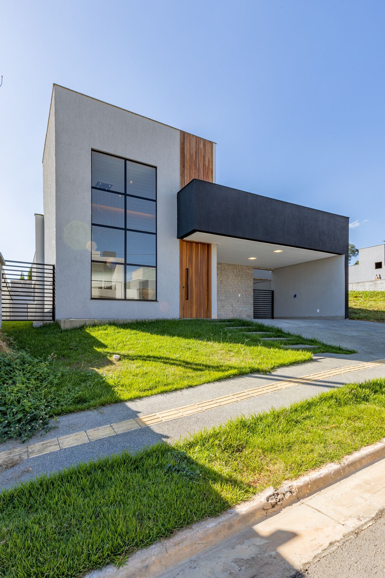 Casa Térrea 03 Suítes Jardins Bolonha com energia solar — foto 1