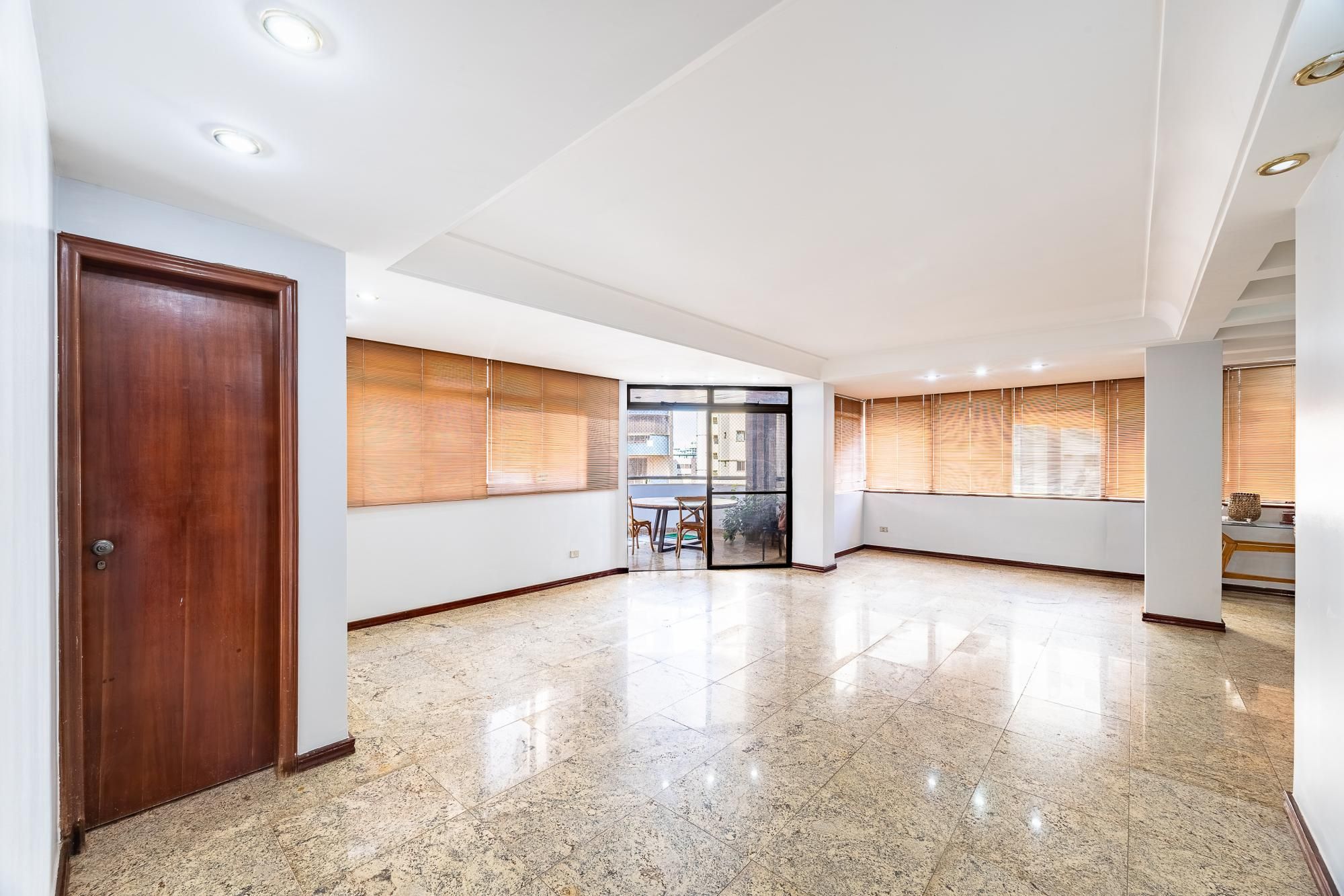 Apartamento, 4 quartos, 221 m² - Foto 2