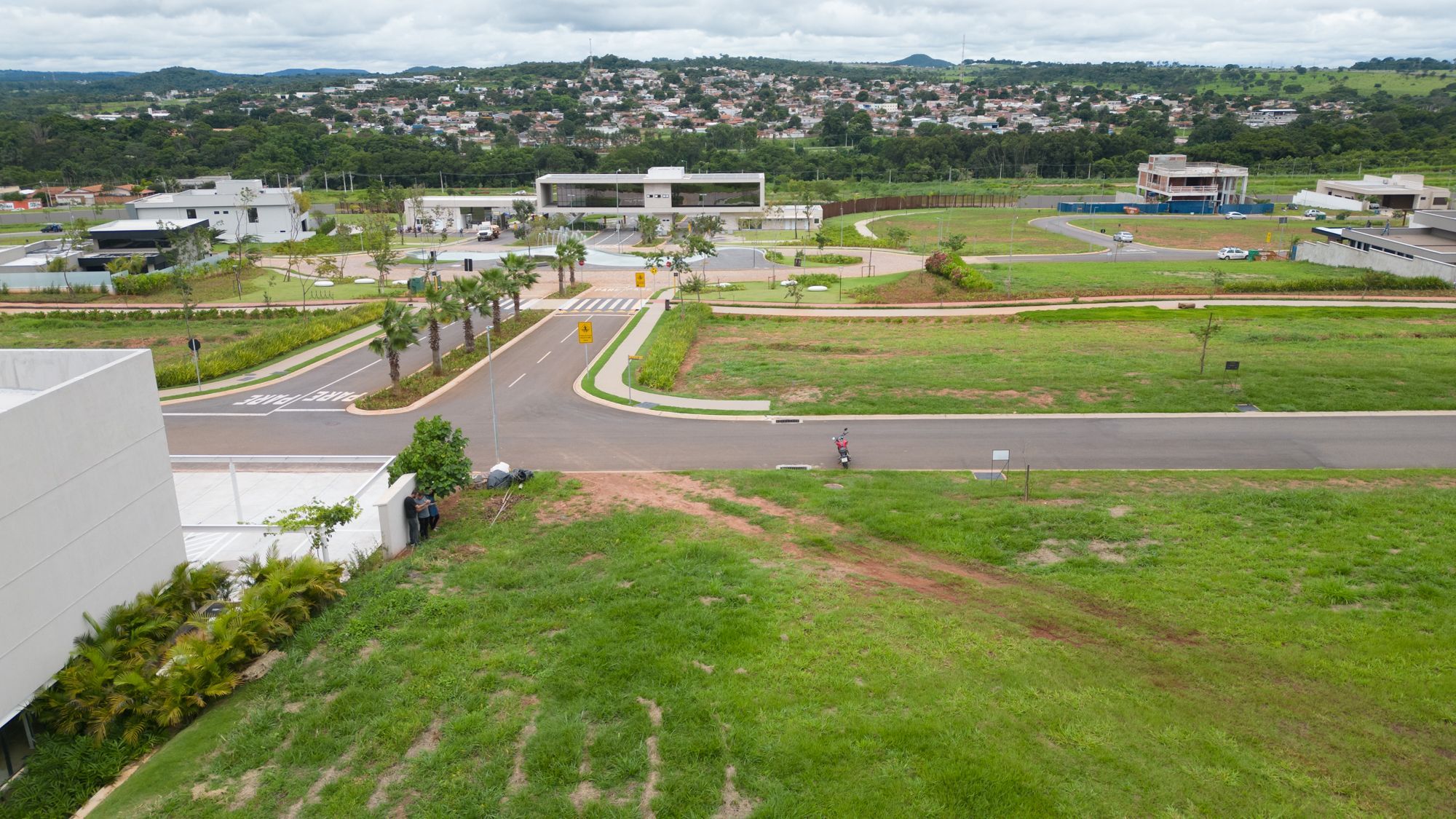 Lote Plateau D'or Privilege 1048 m² - Fundo pra mata