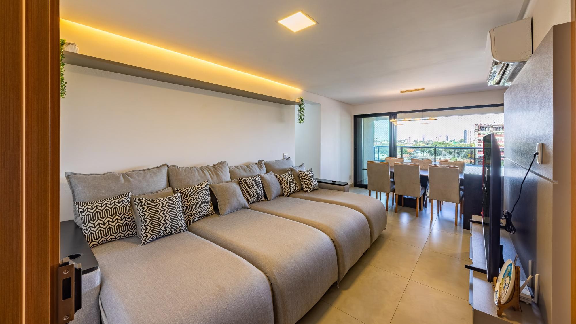Apartamento mobiliado no Edifício Atoll com 104 m², 3 suítes e lazer completo — foto 1