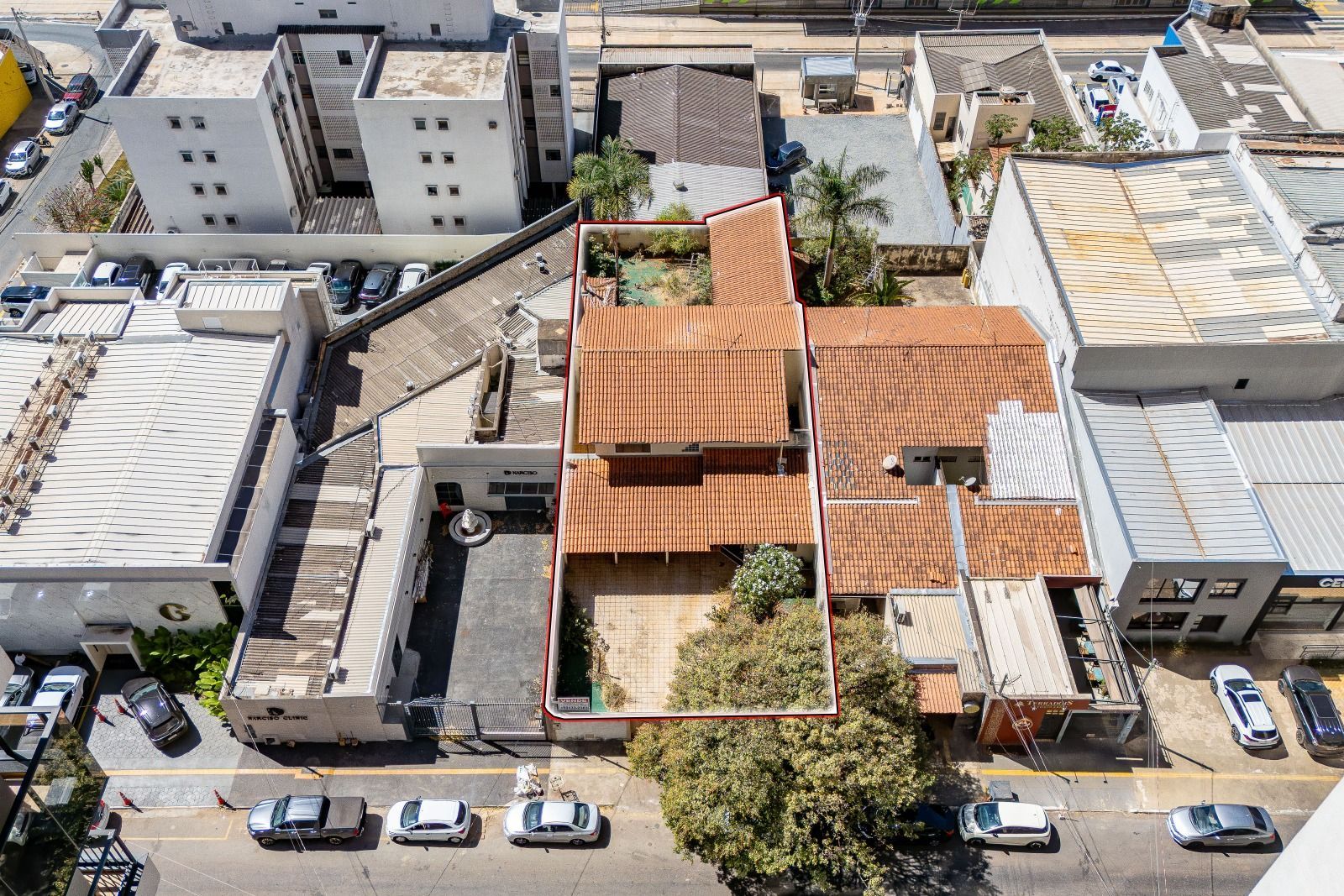 Casa comercial à venda na Rua 135 com 386 m² e terreno de 560 m²