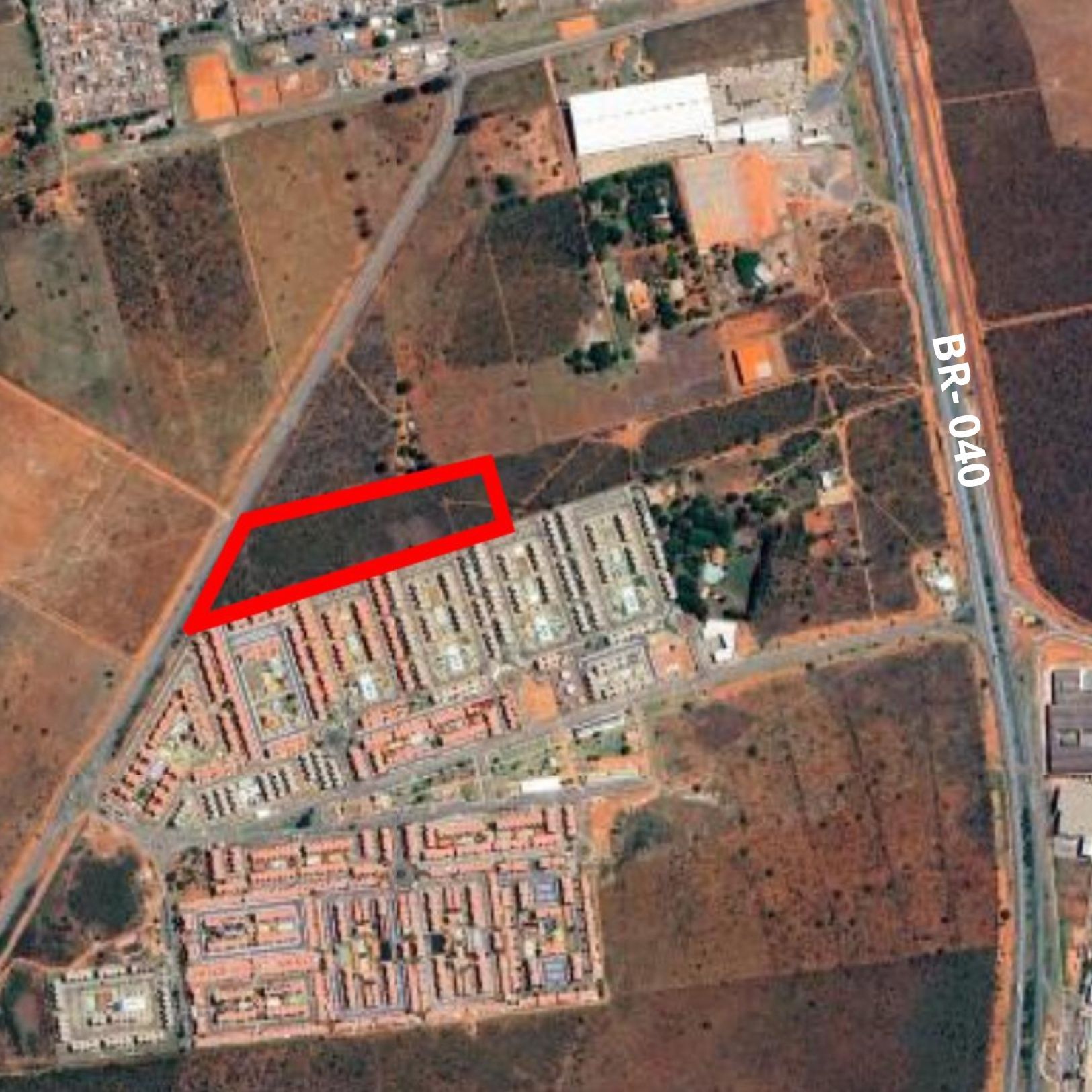 OPORTUNIDADE DE ÁREA EM SANTA MARIA - DF - AO LADO DA BR-040 — foto 1