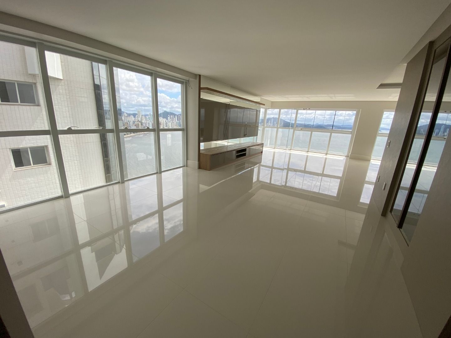 Apartamento frente mar no Ed. Ibiza Tower