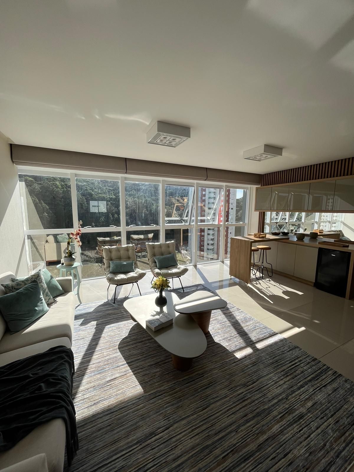 Apartamento com 4 suítes próximo a roda gigante e o mar.