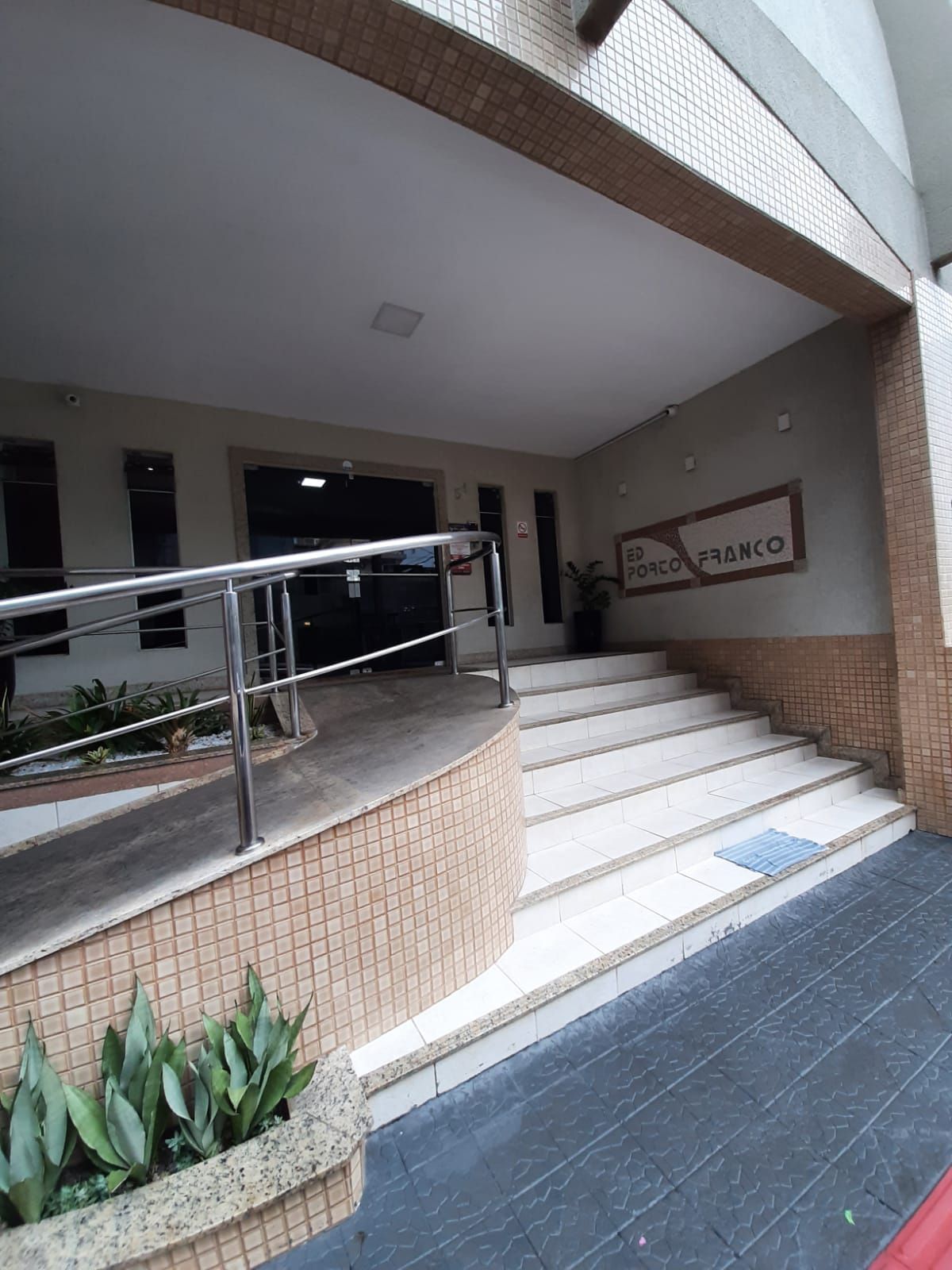 Apartamento de 2 dormitórios e uma vaga no Centro de BC