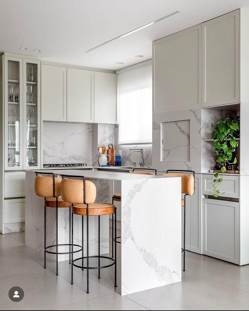 Apartamento no Ed. Montpellier  Mingote Serafim