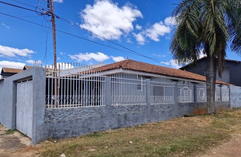 Casa com 3 Dormitórios à venda, 340 m² por R$ 400.000,00 Casa com 3 Dormitórios à venda, 340 m² por R$ 400.000,00