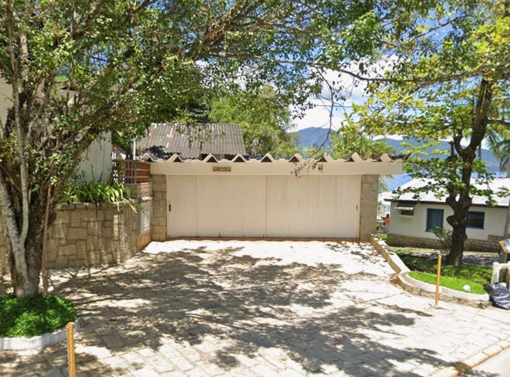 Casa com 6 Dormitórios à venda, 3 m² por R$ 945.000,00 Casa com 6 Dormitórios à venda, 3 m² por R$ 945.000,00