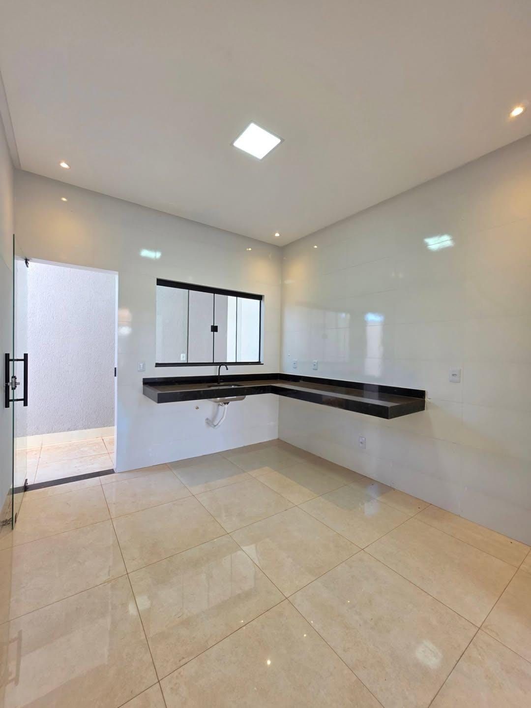 Casa à venda com 2 quartos, 70m² - Foto 11