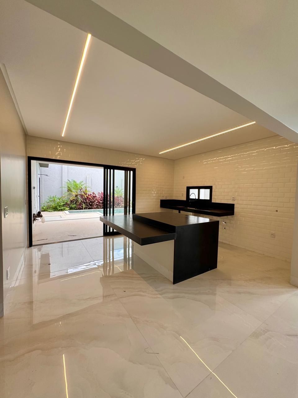 Casa de Condomínio à venda com 3 quartos, 197m² - Foto 4