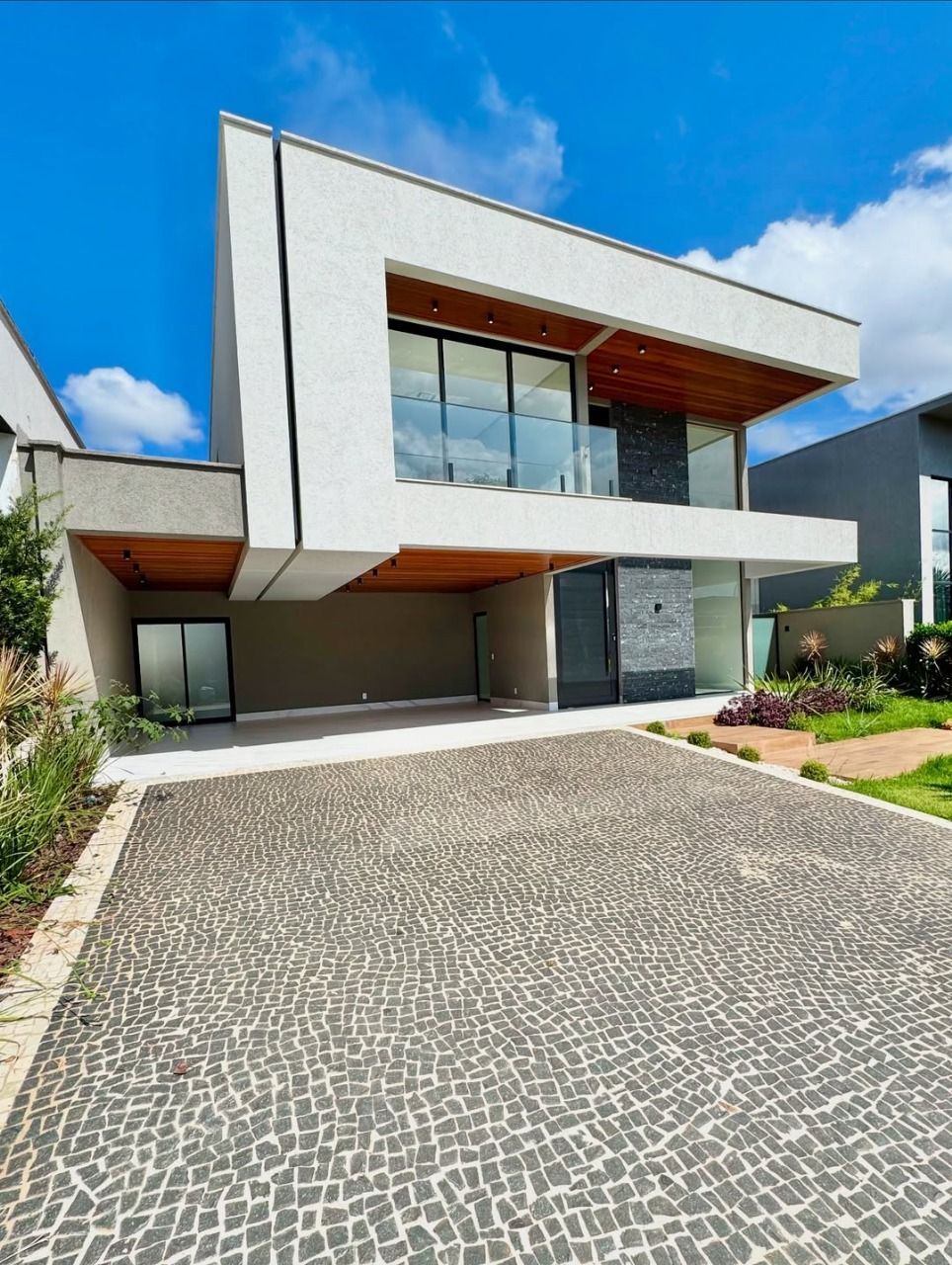Casa de Condomínio à venda com 4 quartos, 360m² - Foto 2