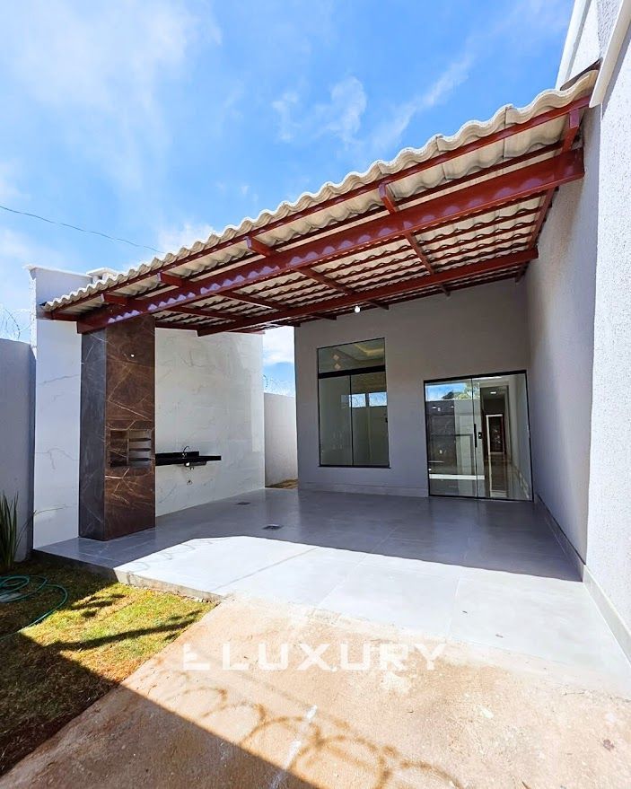Casa à venda com 3 quartos, 105m² - Foto 1