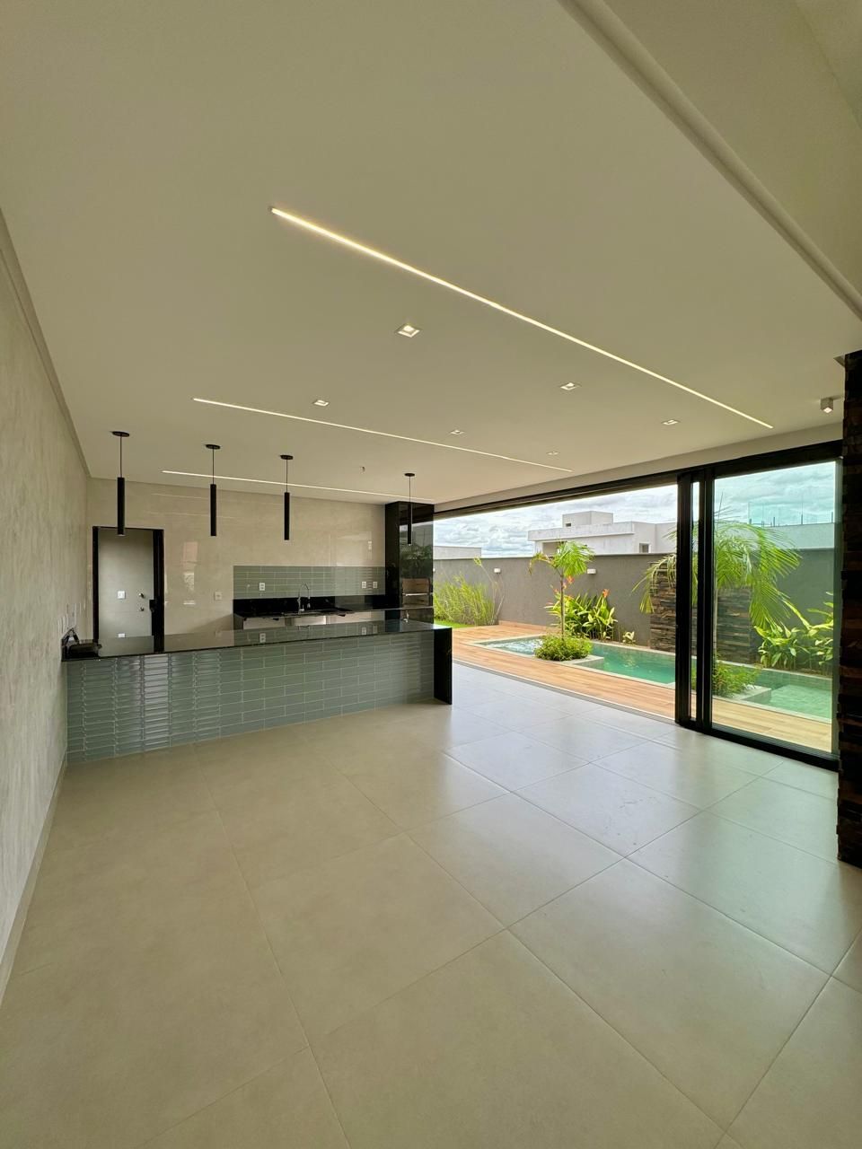 Casa de Condomínio à venda com 3 quartos, 225m² - Foto 6