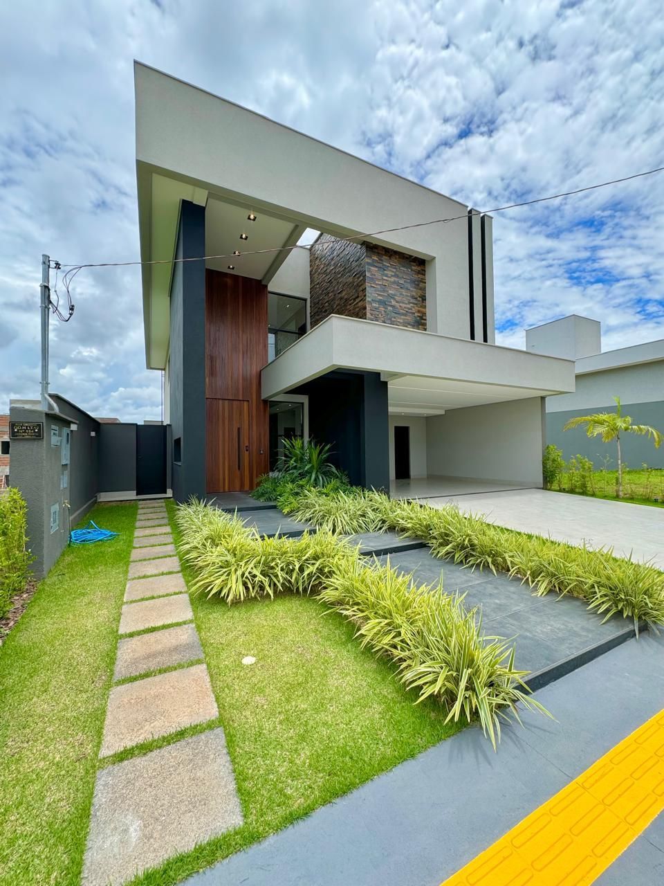 Casa de Condomínio à venda com 3 quartos, 225m² - Foto 2