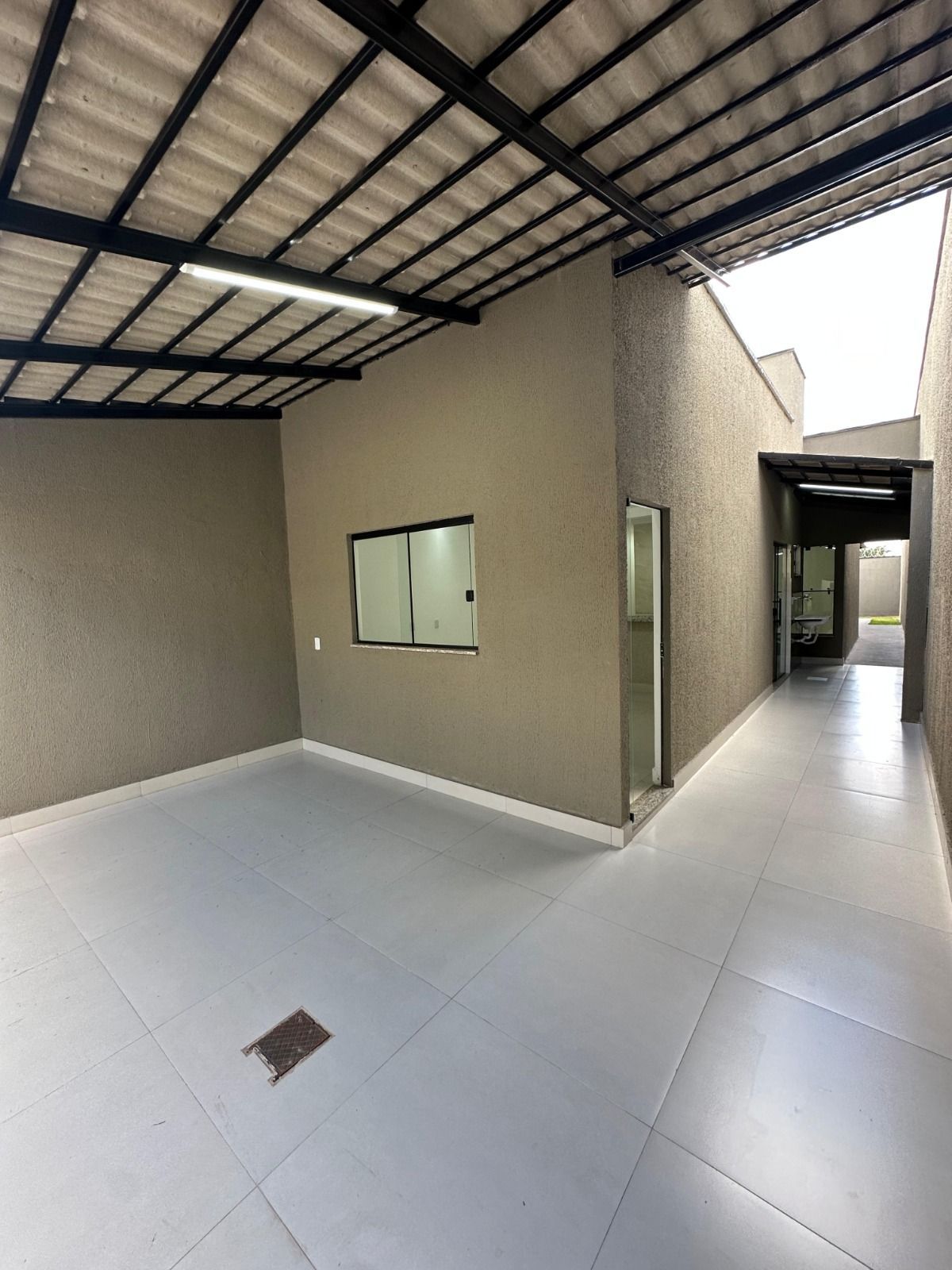 Casa à venda com 3 quartos, 110m² - Foto 1