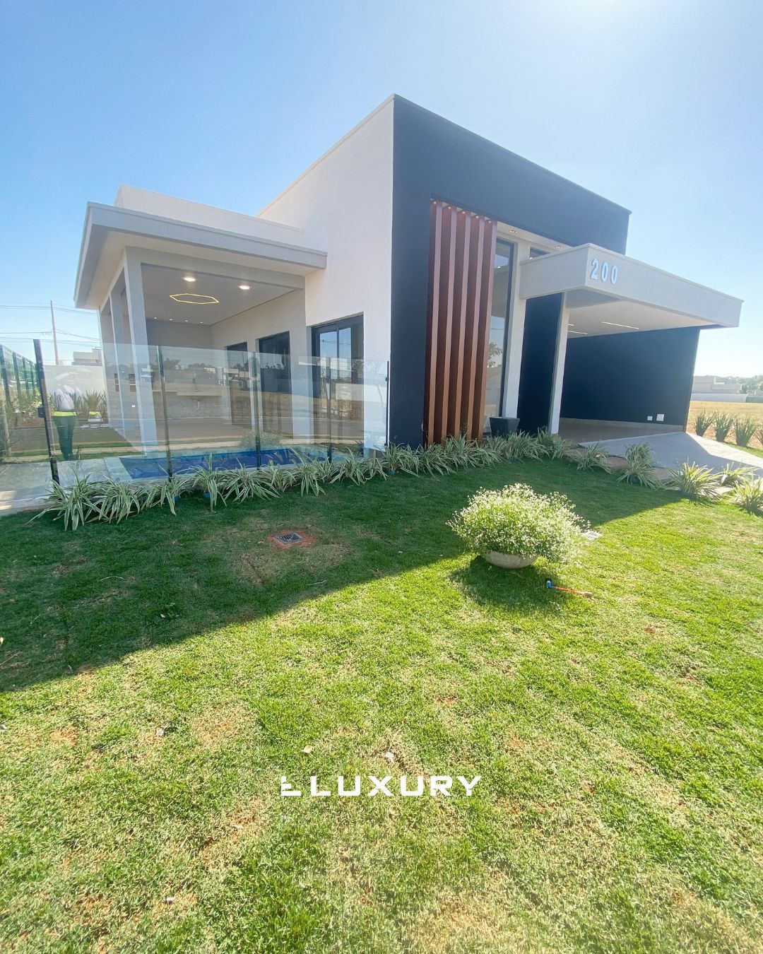 Casa de Condomínio para alugar com 4 quartos, 388m² - Foto 2
