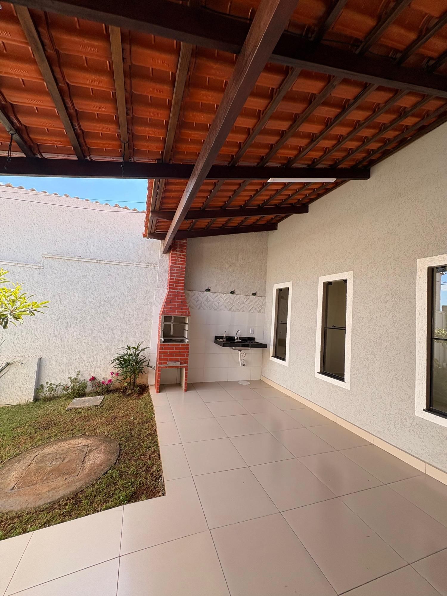 Casa para alugar com 3 quartos, 117m² - Foto 2