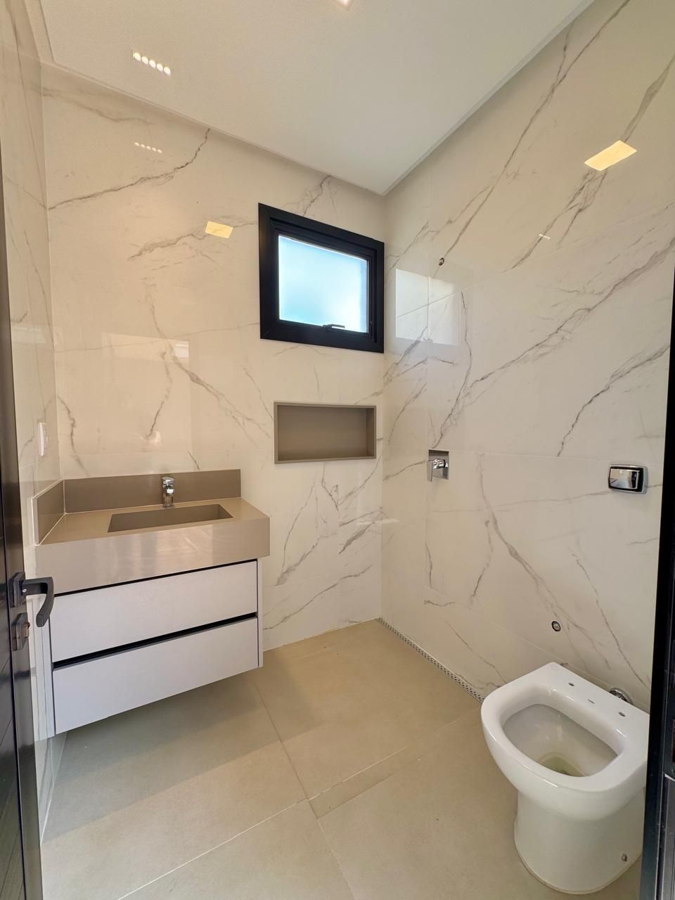 Casa de Condomínio à venda com 4 quartos, 253m² - Foto 13