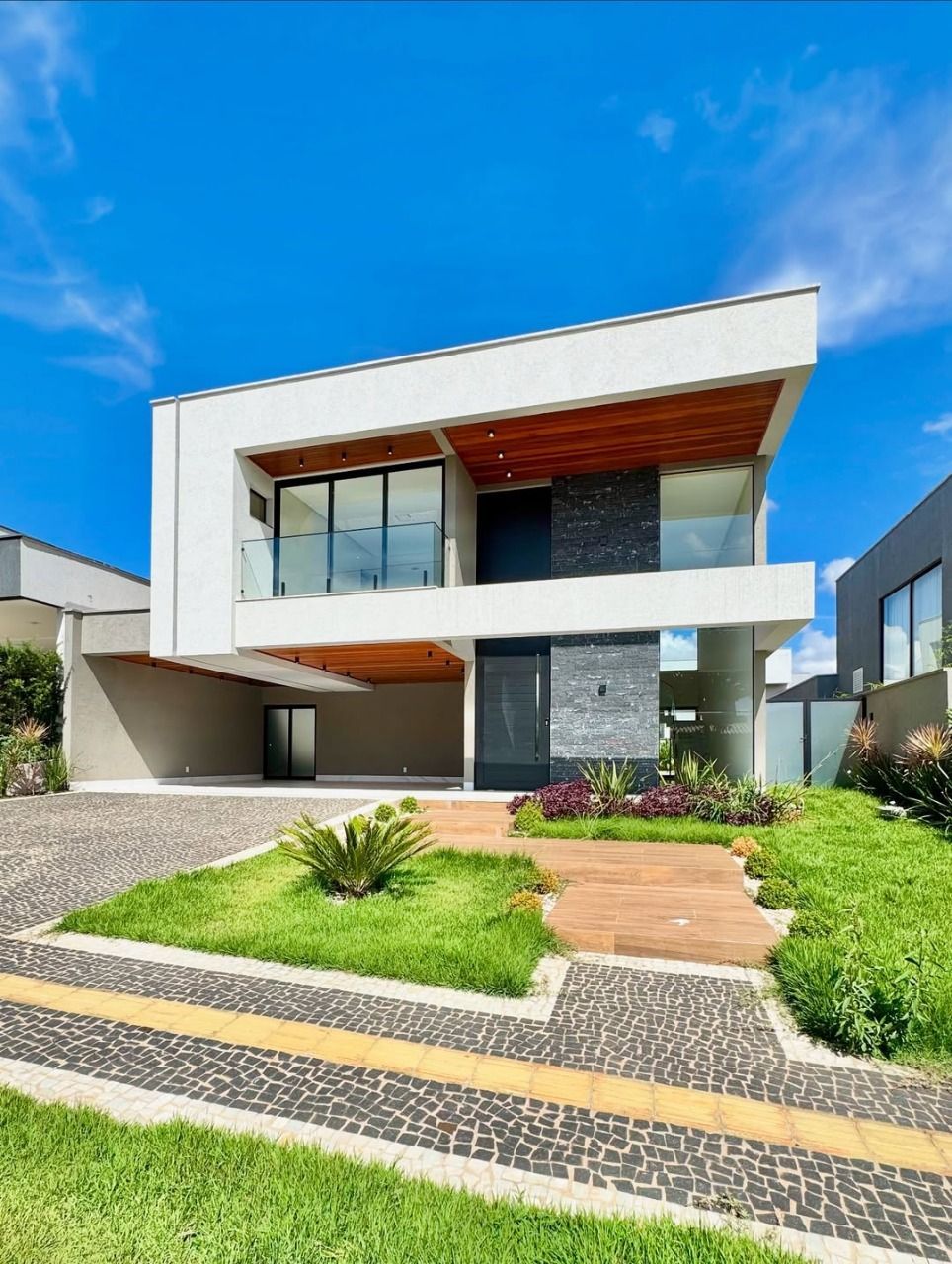 Casa de Condomínio à venda com 4 quartos, 360m² - Foto 1