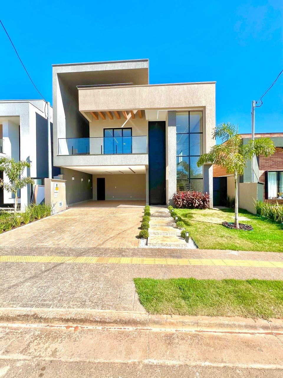Casa de Condomínio à venda com 3 quartos, 243m² - Foto 1
