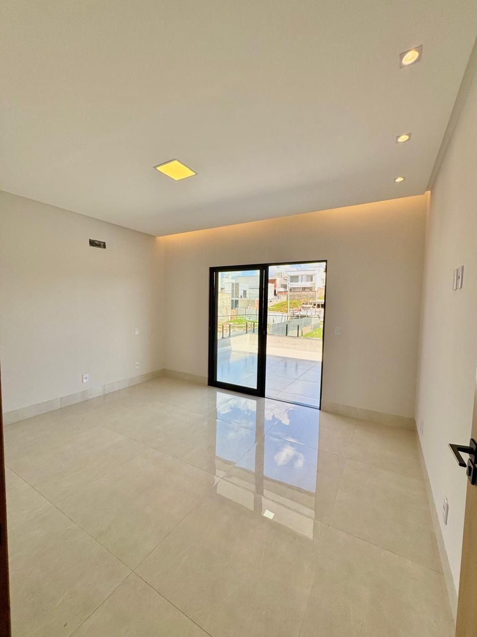 Casa de Condomínio à venda com 4 quartos, 240m² - Foto 9