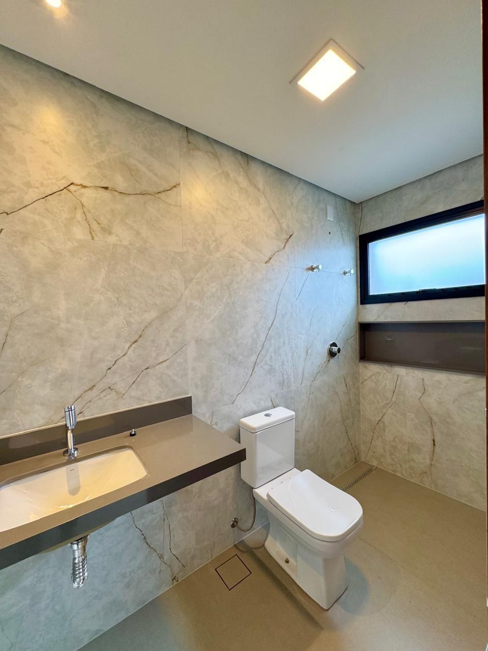 Casa de Condomínio à venda com 4 quartos, 251m² - Foto 11