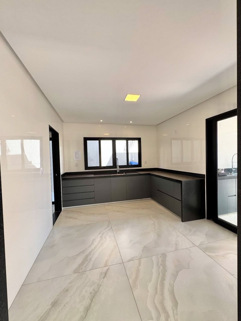 Casa de Condomínio à venda com 4 quartos, 270m² - Foto 8