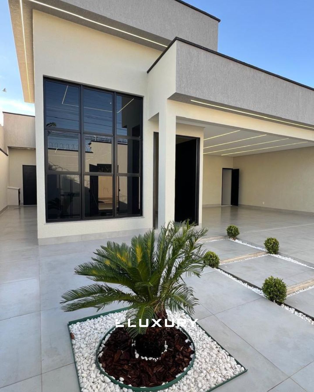 Casa à venda com 3 quartos, 228m² - Foto 1