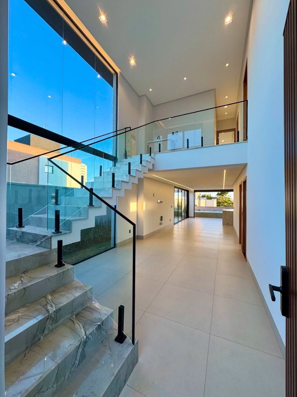 Casa de Condomínio à venda com 3 quartos, 231m² - Foto 3
