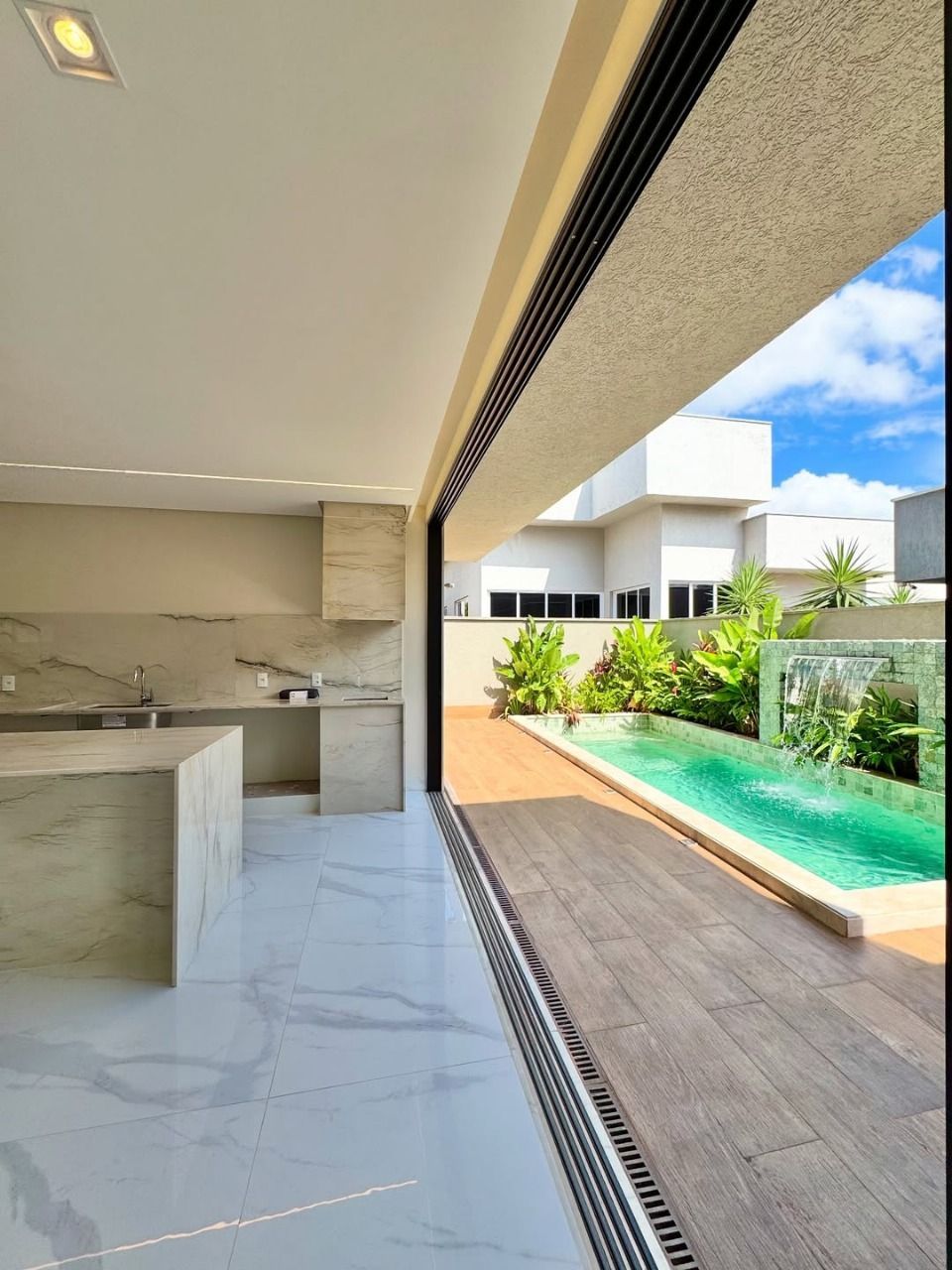 Casa de Condomínio à venda com 4 quartos, 360m² - Foto 9