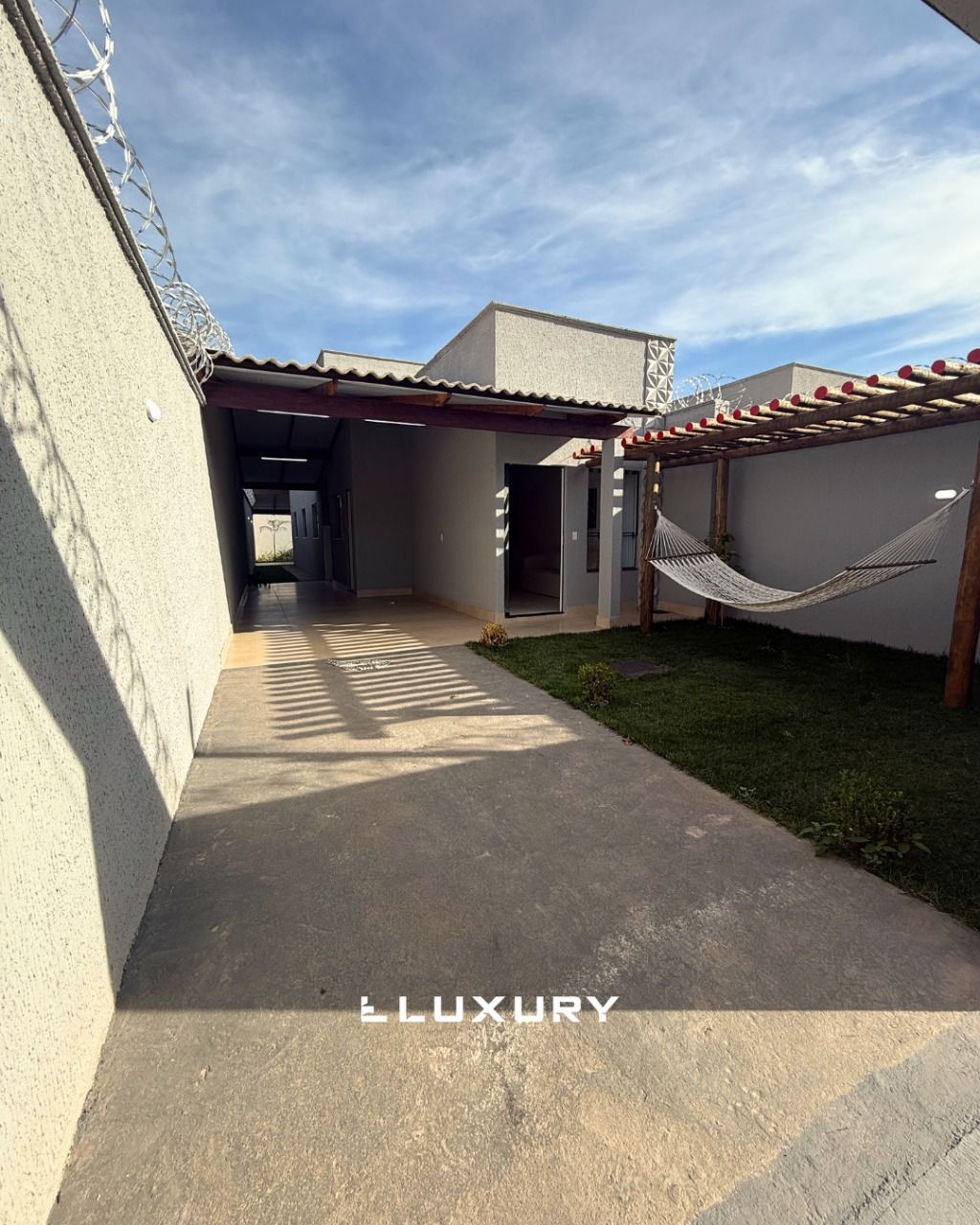 Casa à venda com 3 quartos, 120m² - Foto 1