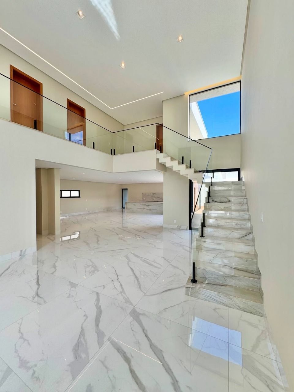 Casa de Condomínio à venda com 4 quartos, 360m² - Foto 4