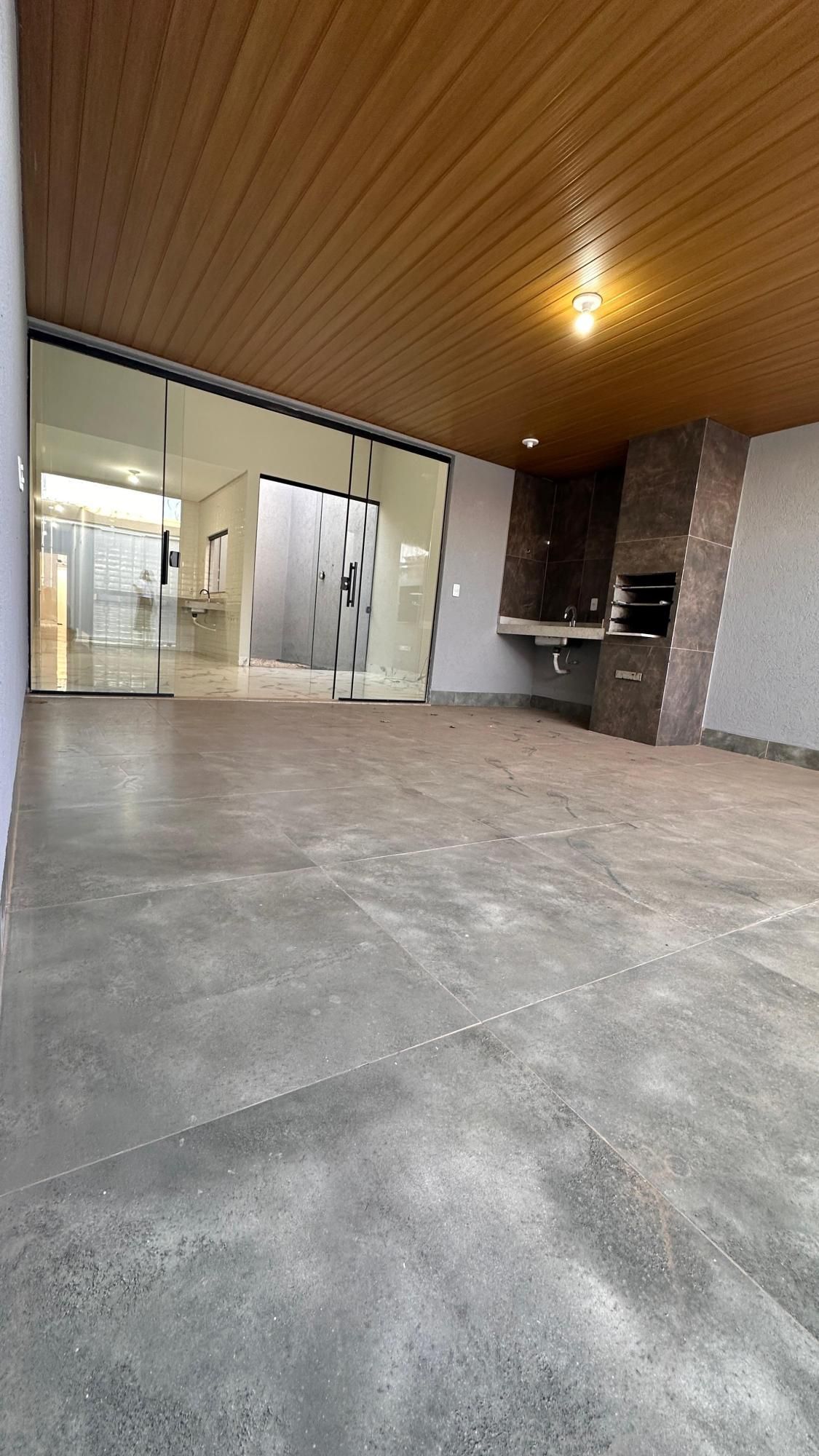 Casa à venda com 3 quartos, 117m² - Foto 1
