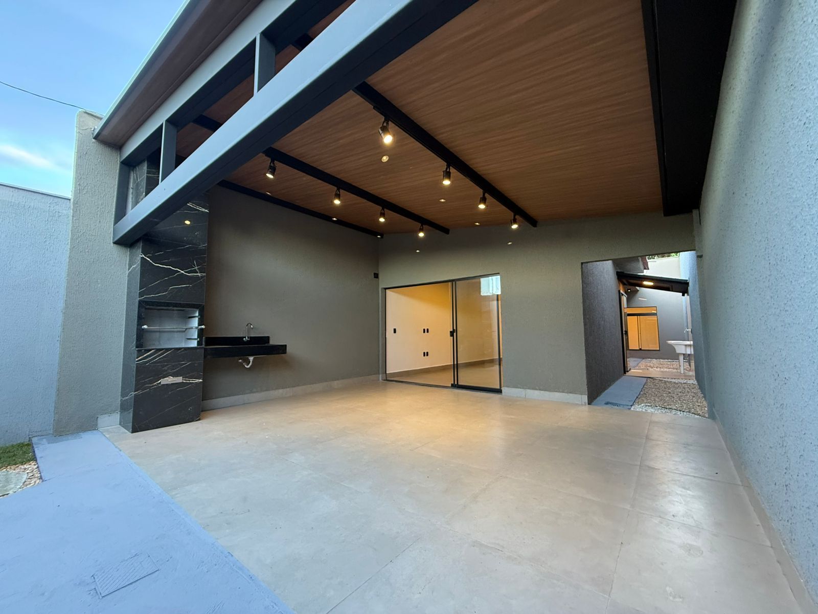 Casa à venda com 3 quartos, 110m² - Foto 2