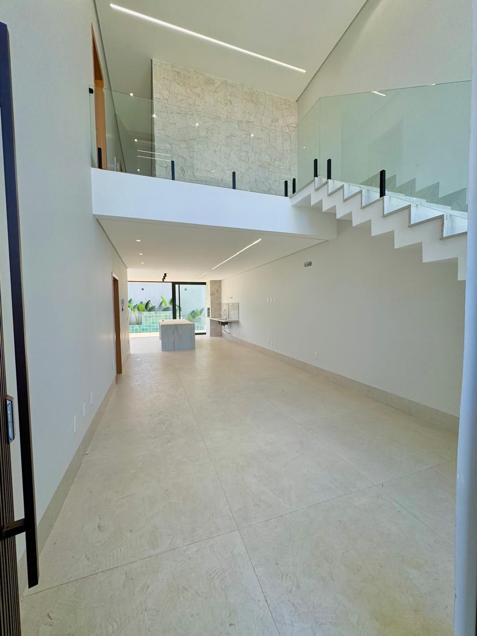 Casa de Condomínio à venda com 4 quartos, 225m² - Foto 3