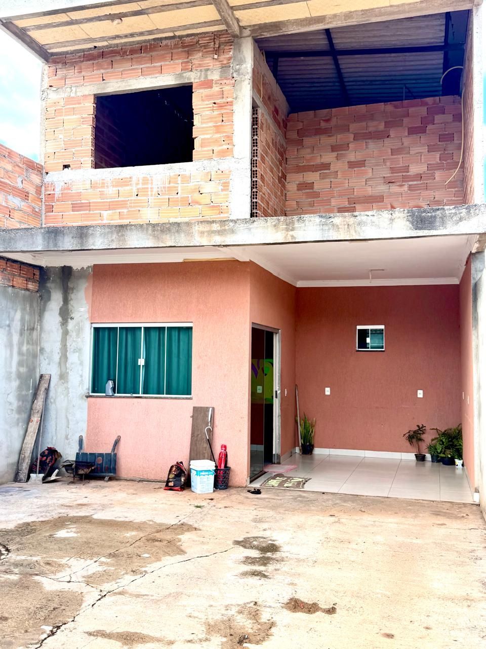 Casa à venda com 4 quartos, 65m² - Foto 1