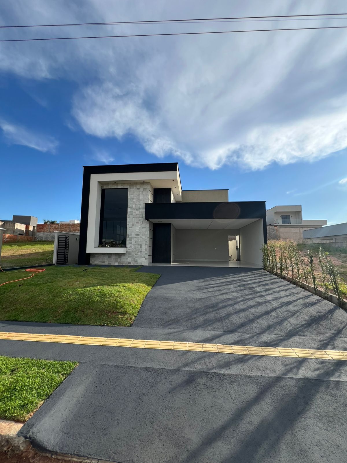 Casa de Condomínio à venda com 3 quartos, 170m² - Foto 1