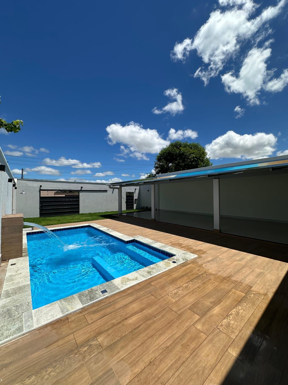 Casa à venda com 1 quarto, 175m² - Foto 1