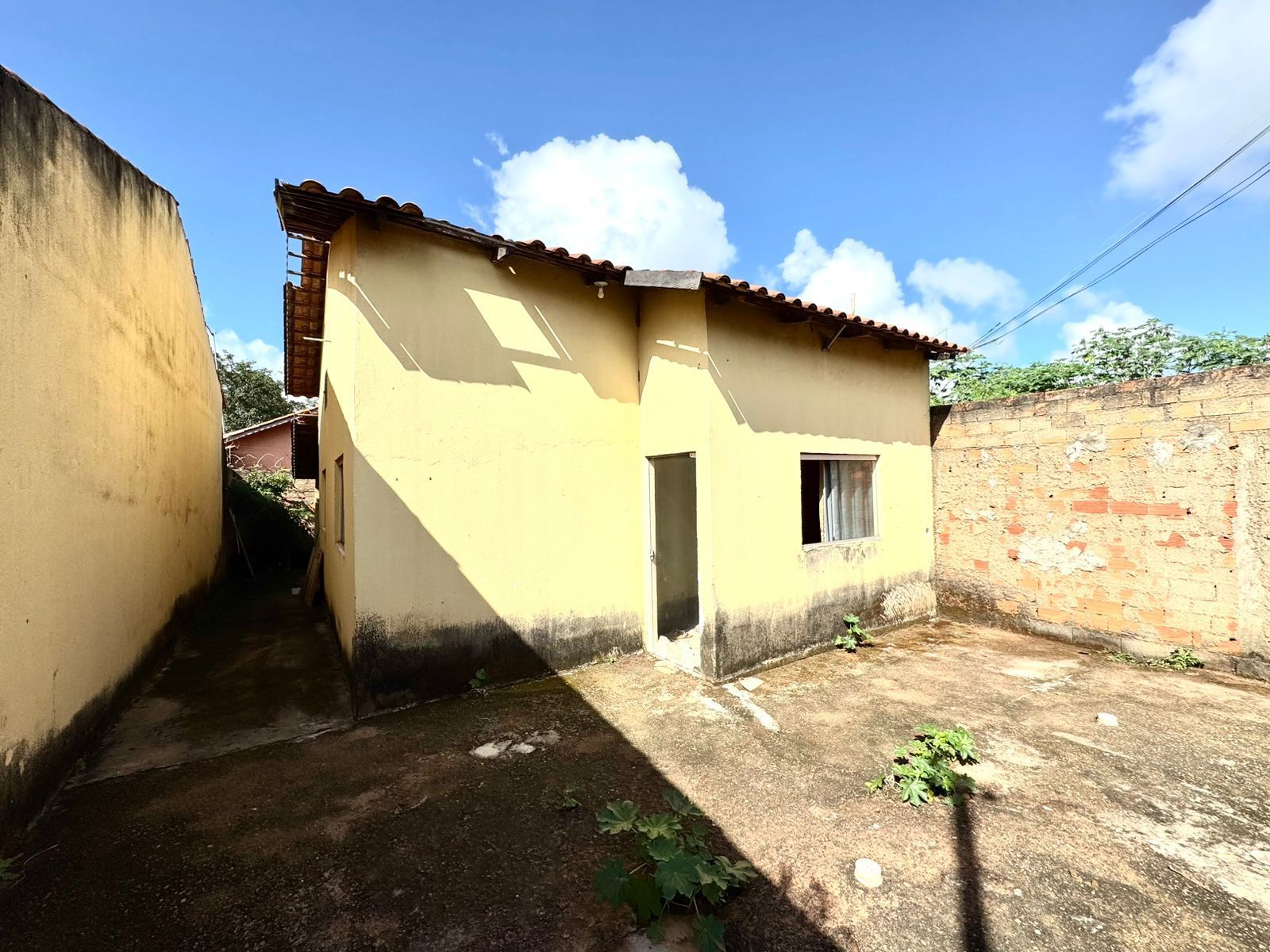 Casa à venda com 2 quartos, 56m² - Foto 1