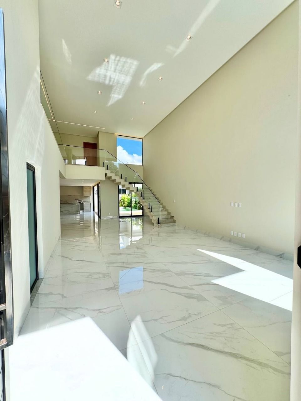 Casa de Condomínio à venda com 4 quartos, 360m² - Foto 3