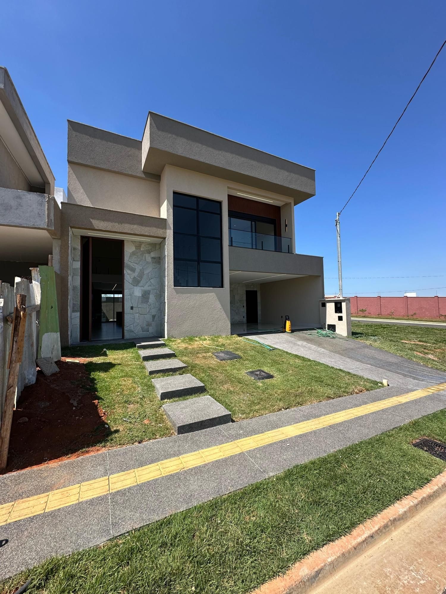Casa de Condomínio à venda com 3 quartos, 230m² - Foto 2