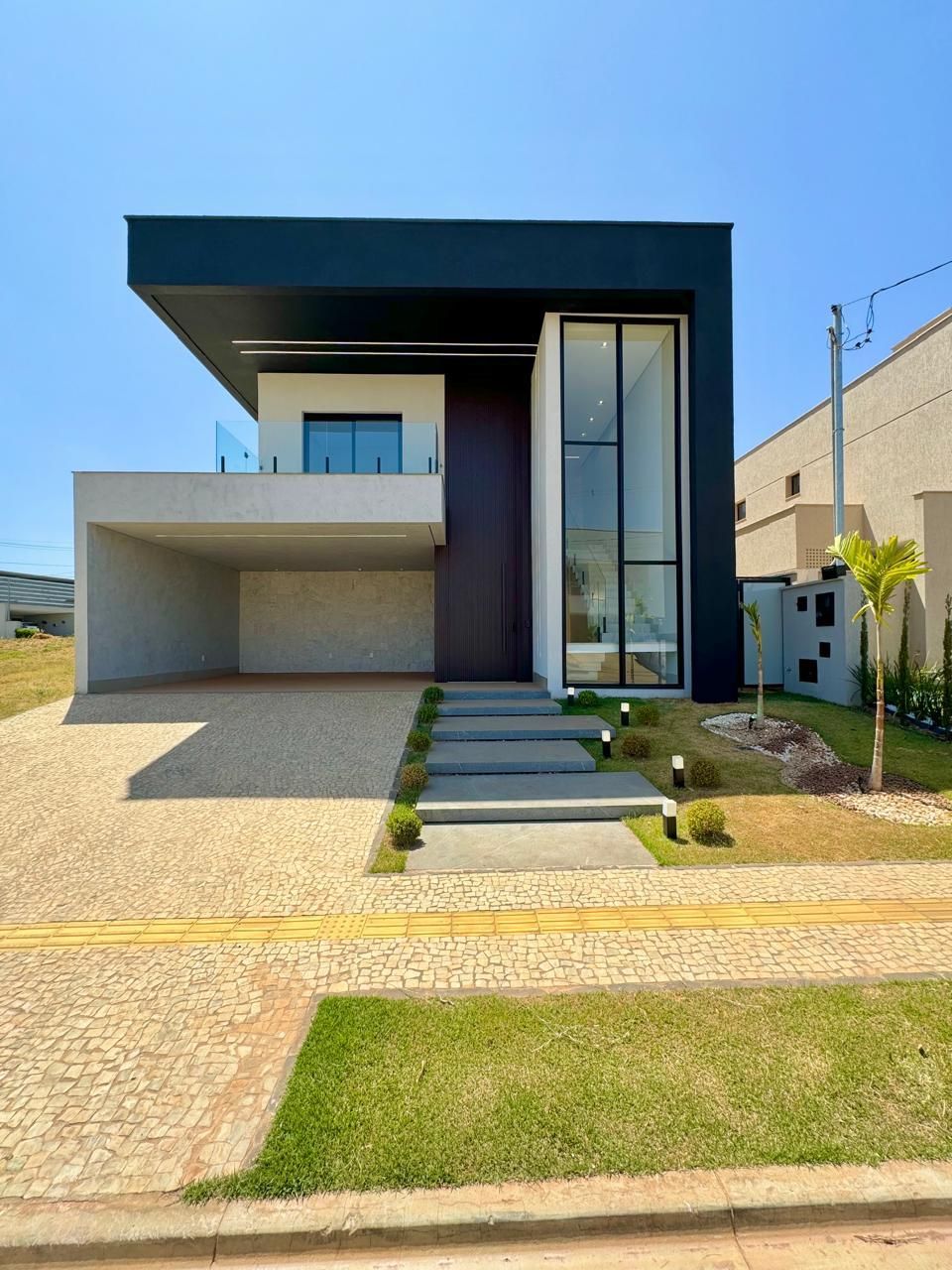 Casa de Condomínio à venda com 4 quartos, 225m² - Foto 1