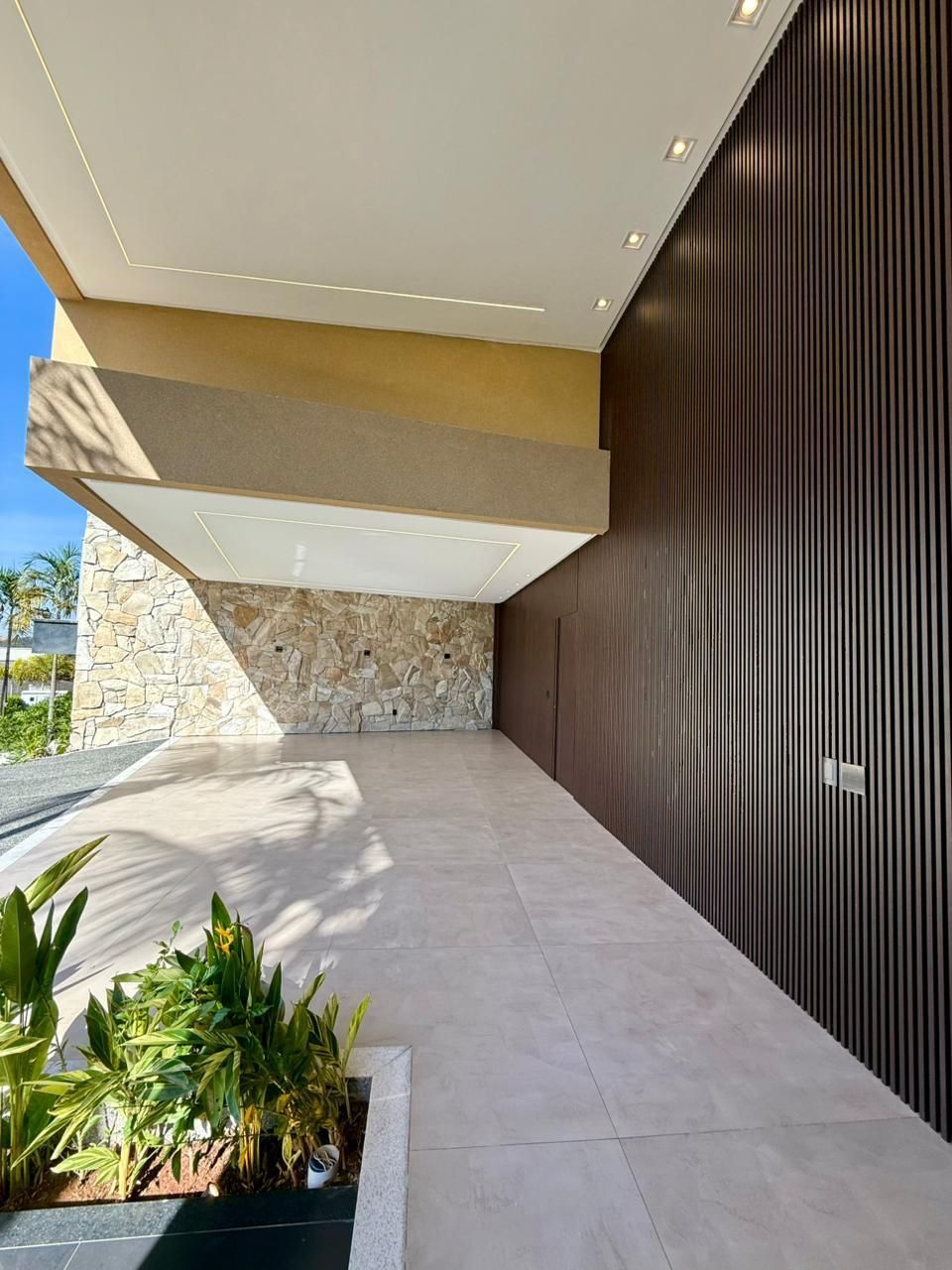 Casa de Condomínio à venda com 4 quartos, 356m² - Foto 2