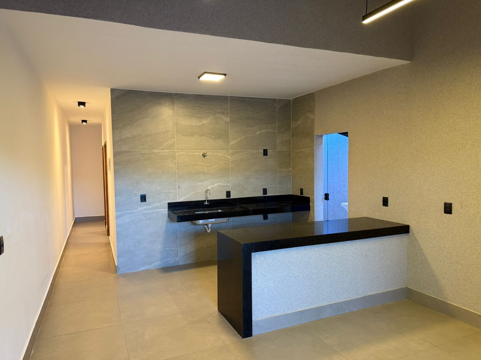 Casa à venda com 3 quartos, 110m² - Foto 1