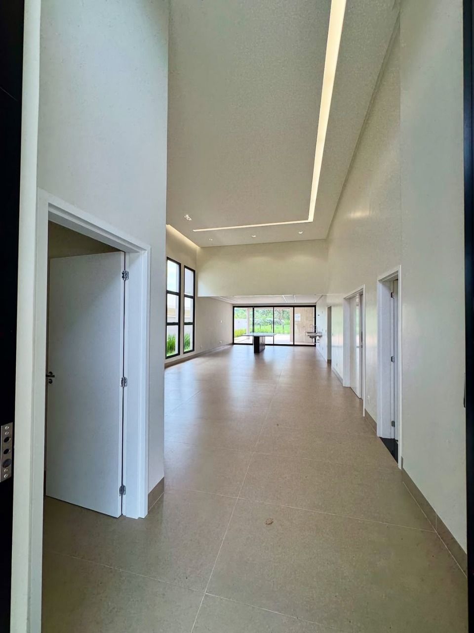Casa de Condomínio à venda com 4 quartos, 325m² - Foto 4